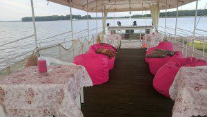 теплоход на минком море